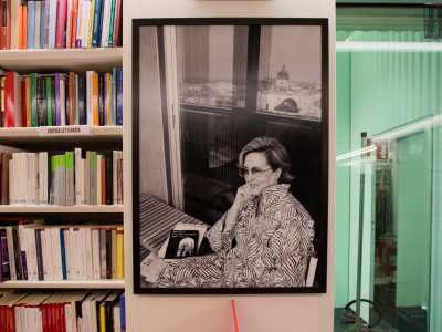 �Fondamentale rimane il rapporto con il cliente � ci svela Maria -. Quando affiancavo mia madre Giovanna, che ha gestito la libreria prima di me, notavo il suo atteggiamento accogliente nei confronti degli avventori. E io ho imparato da lei, perch� le persone scelgono prima la libreria del libro�